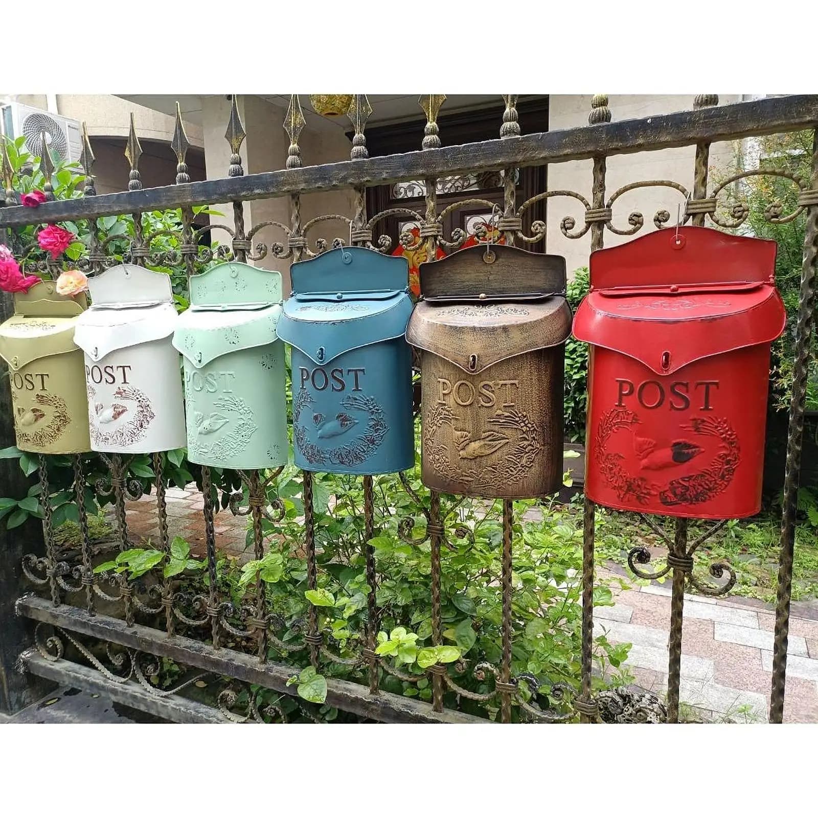 Boîte aux lettres murale à charme nostalgique
