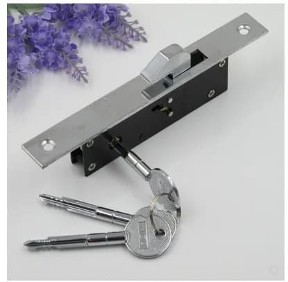 Serrure à crochet pour porte coulissante