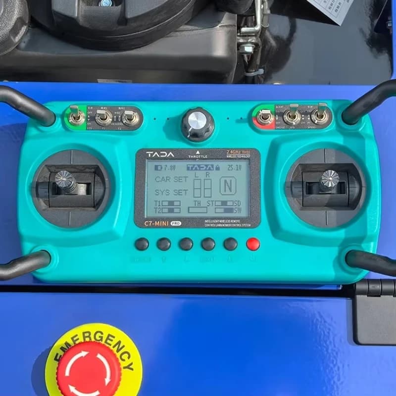 Tondeuse à gazon télécommandée personnalisée