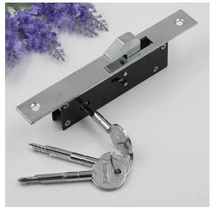 Serrure à crochet pour porte coulissante