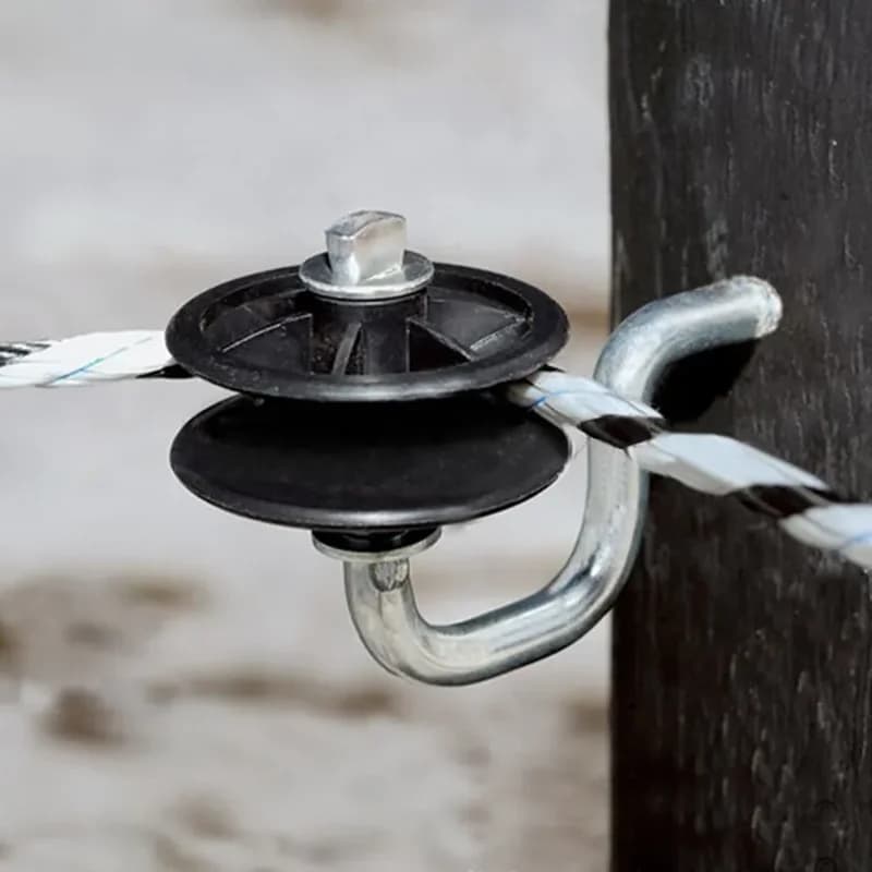 Isolateur d'angle pour clôture électrique pour poteaux en bois