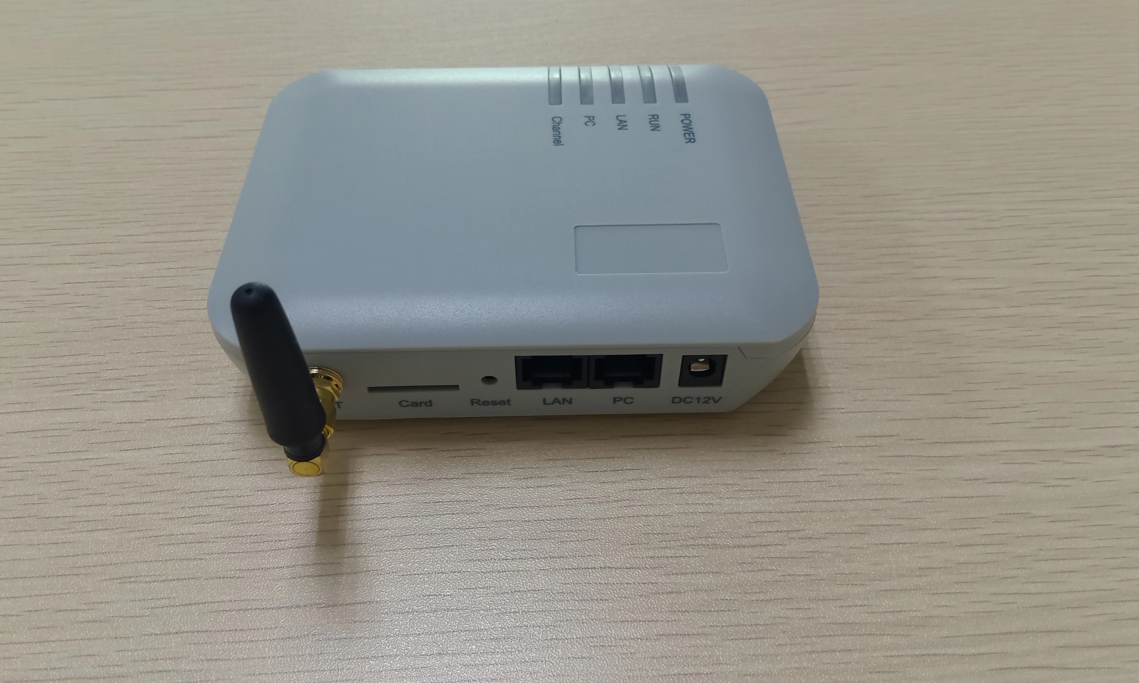 Passerelle VoIP GSM DBL à canaux simples G1 (Modification IMEI, 1 carte SIM, SIP & H.323, VPN PPTP). Passerelle SMS, GSM