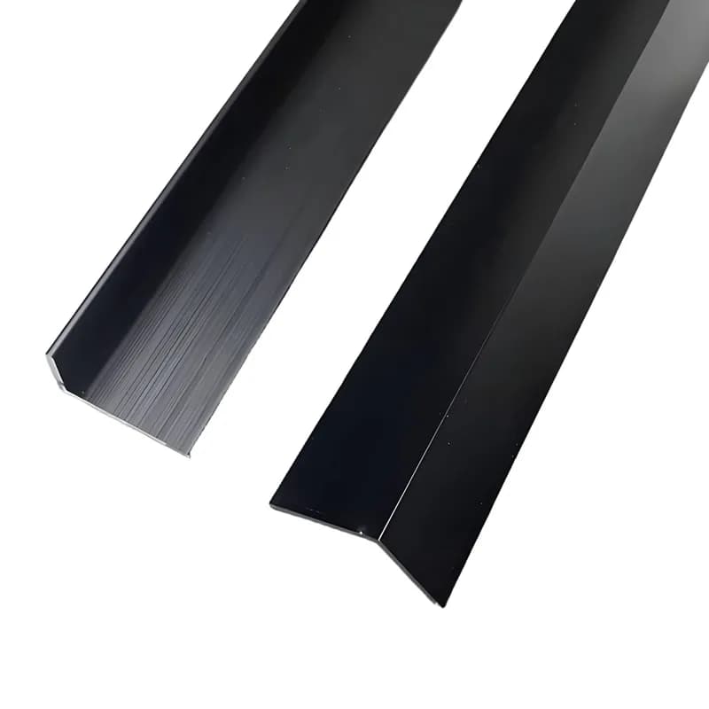 Canal en aluminium d'angle peint noir
