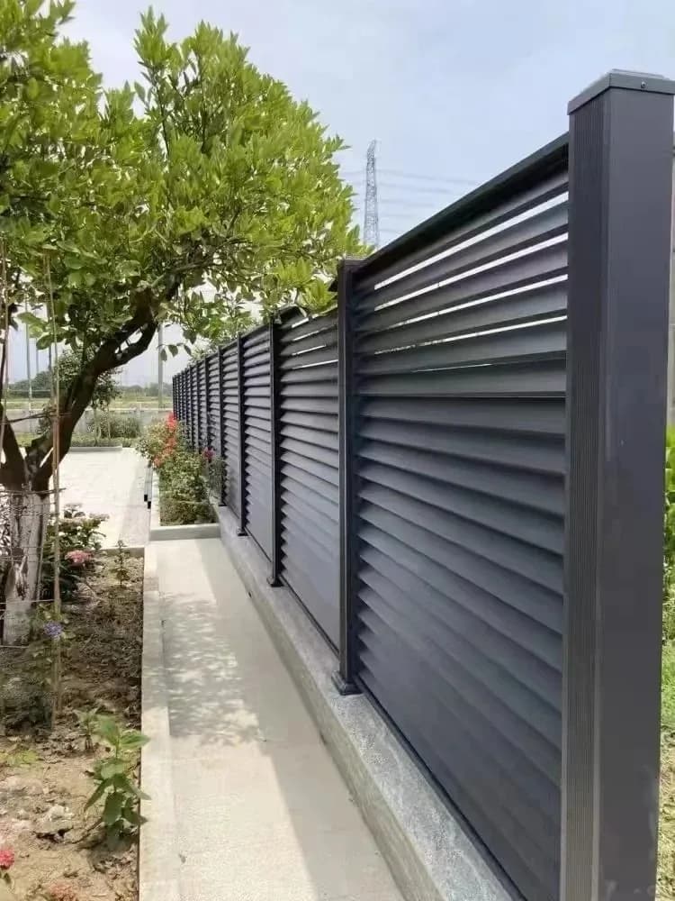 Clôture en aluminium personnalisée en usine