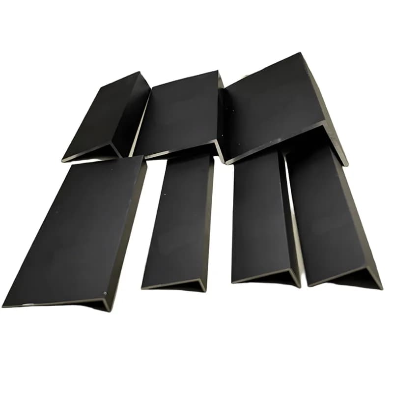 Canal en aluminium d'angle peint noir