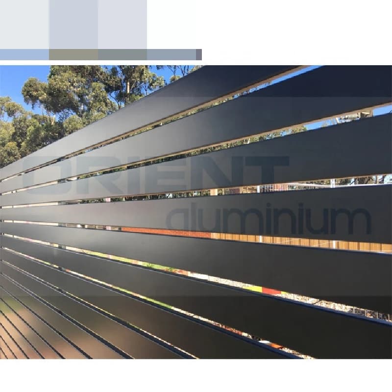 Les fabricants les plus vendus vendent des clôtures métalliques en aluminium de haute qualité soudée