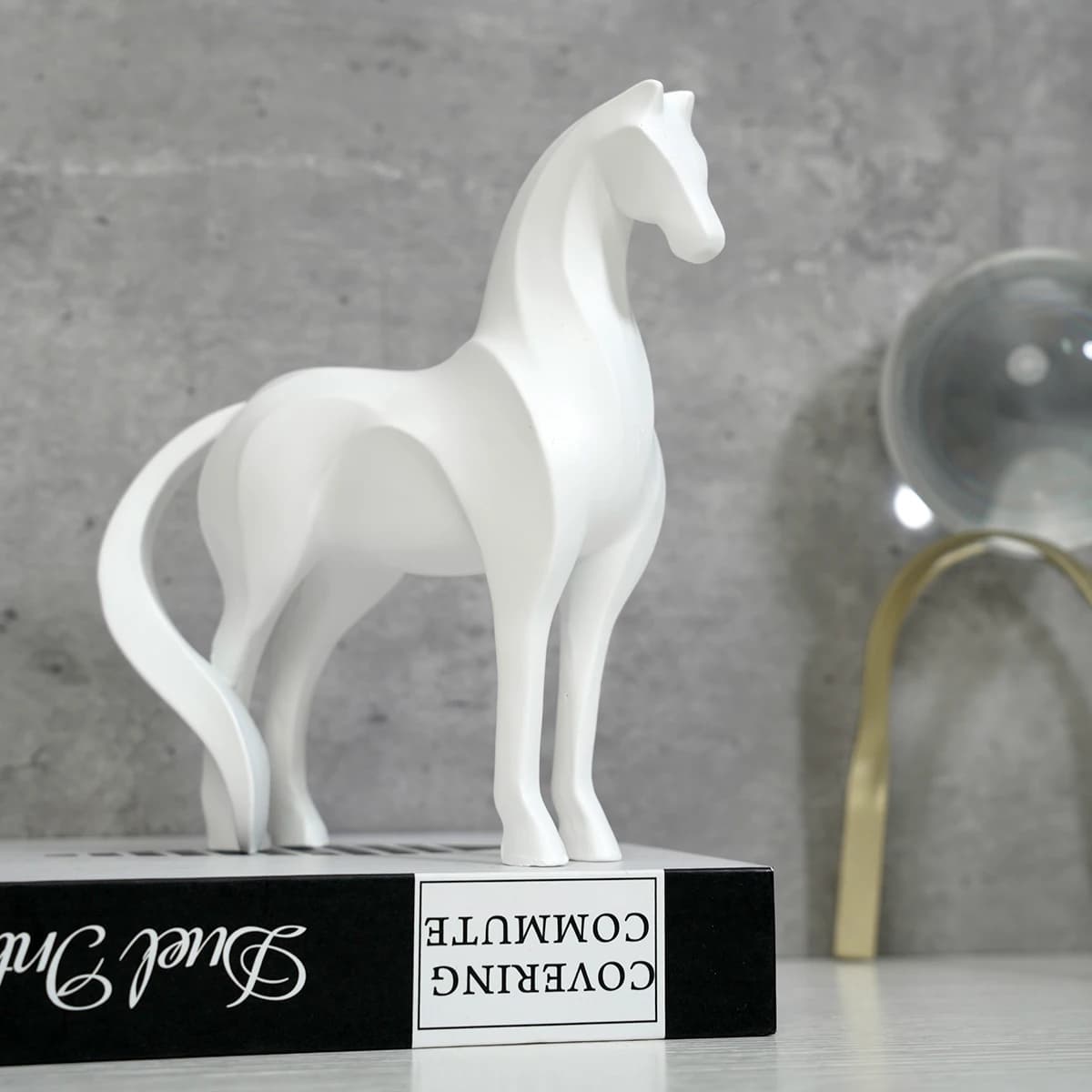 Sculpture de cheval géométrique en résine, ornement artistique, accessoires de décoration pour la maison, figurines d'animaux modernes et minimalistes pour étagère, décoration de bureau
