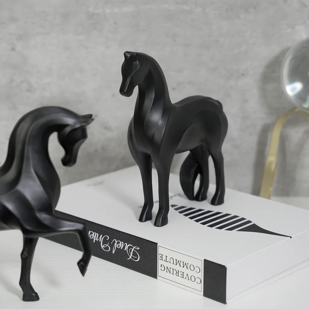 Sculpture de cheval géométrique en résine, ornement artistique, accessoires de décoration pour la maison, figurines d'animaux modernes et minimalistes pour étagère, décoration de bureau