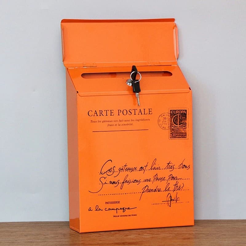 Boîte aux lettres murale suspendue
