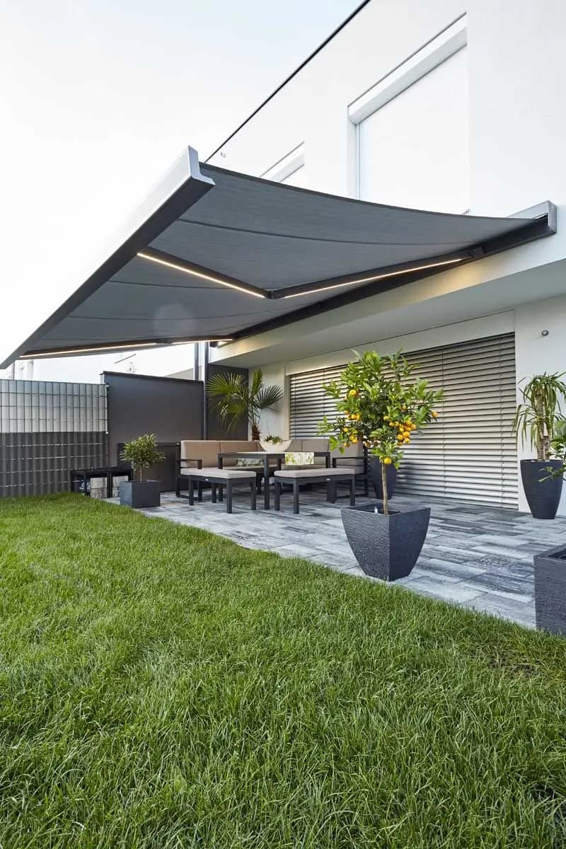 Auvent extérieur durable motorisé en gros d'usine avec éclairage LED auvents rétractables