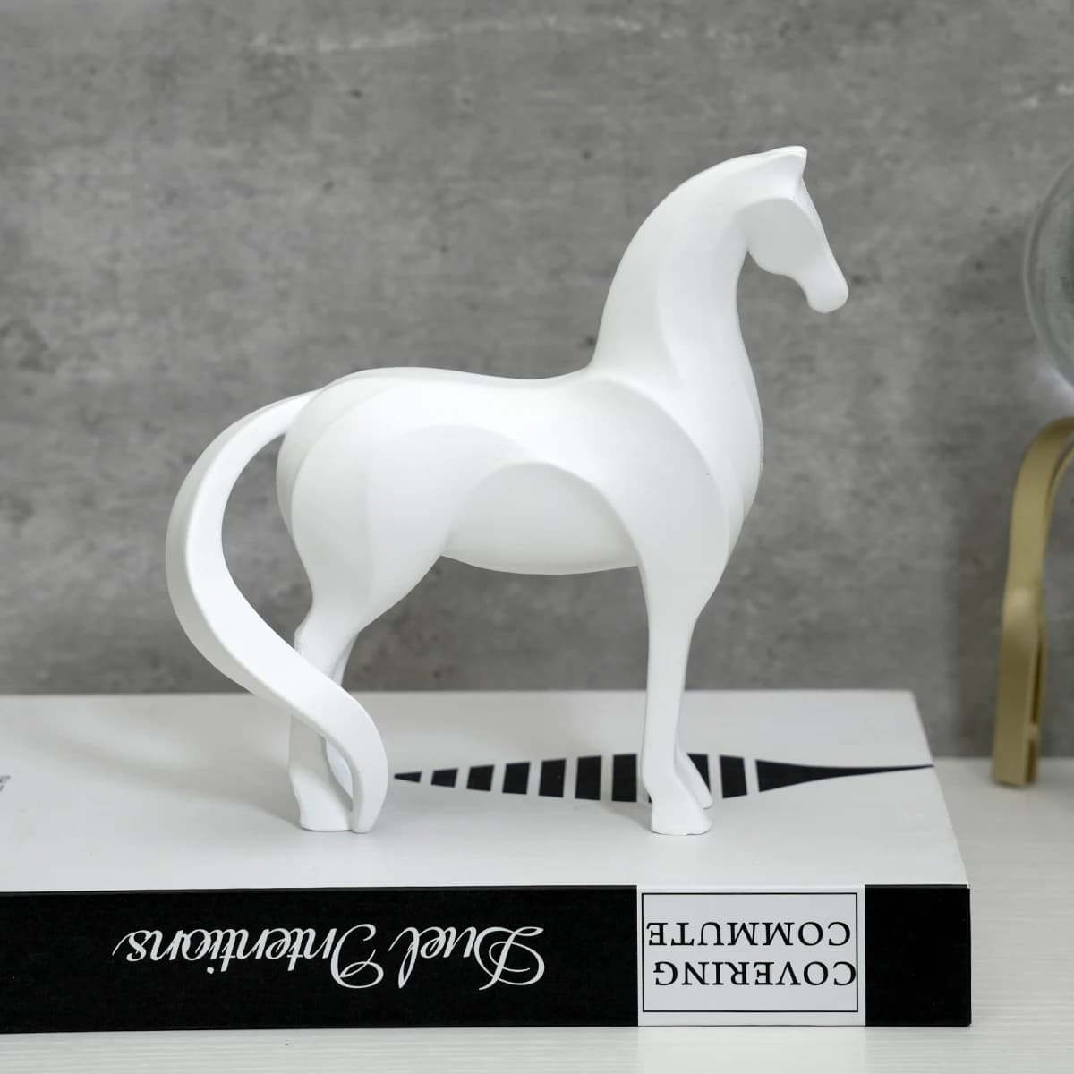 Sculpture de cheval géométrique en résine, ornement artistique, accessoires de décoration pour la maison, figurines d'animaux modernes et minimalistes pour étagère, décoration de bureau