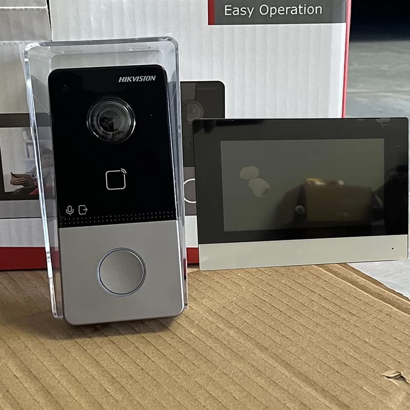 Kit d'interphone vidéo Hikvision DS-KIS603-P(C) avec sonnette POE