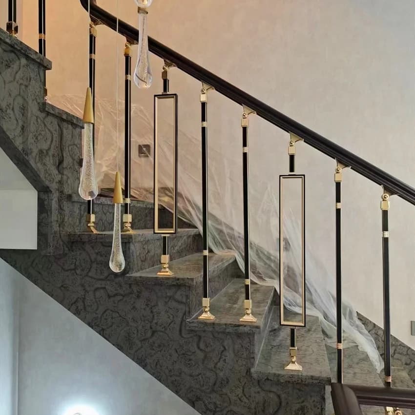 Clôture de garde-corps en aluminium plaqué or à trois éléments pour main courante d'escalier