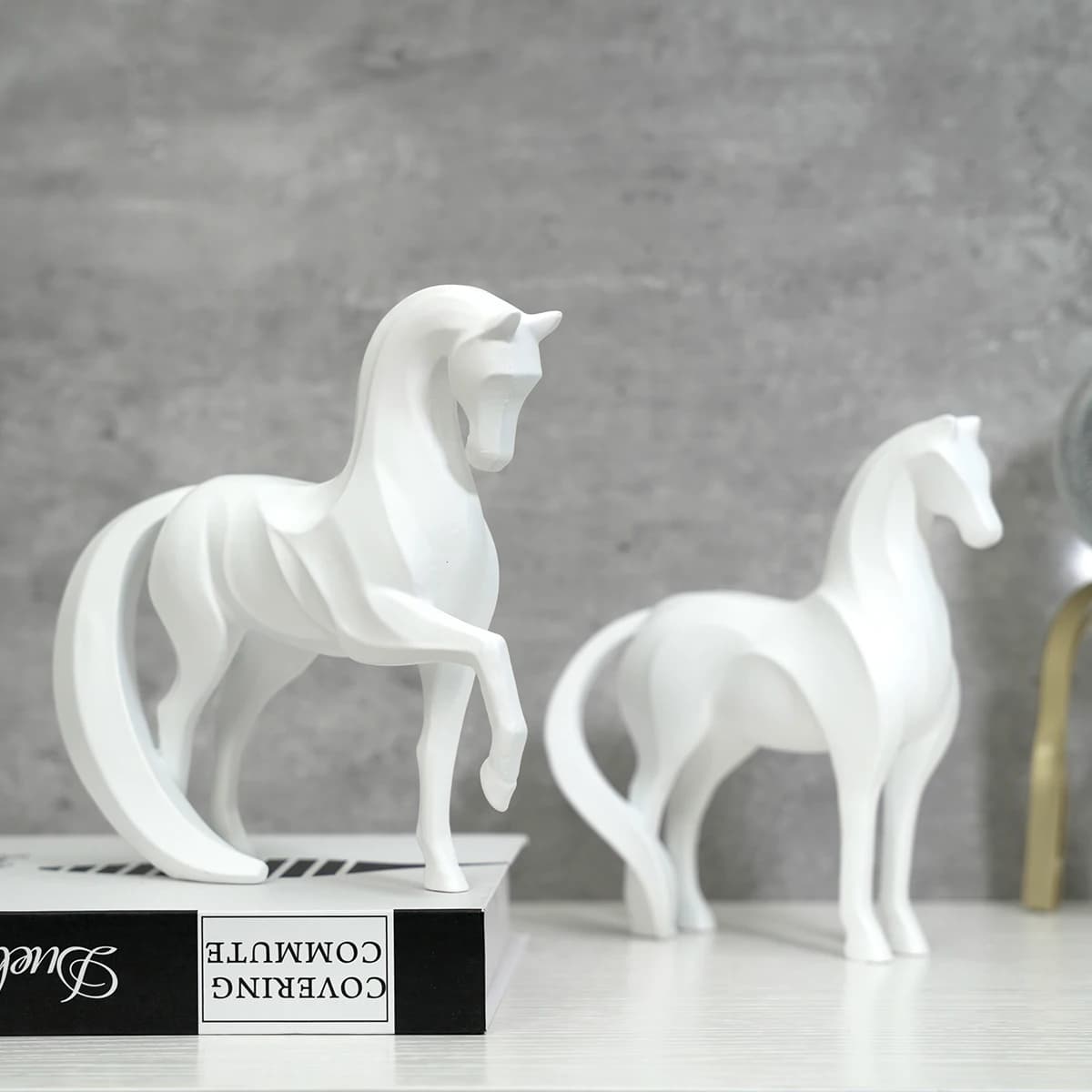 Statue de cheval géométrique en résine, artisanat moderne, figurine animale, décoration nordique pour la maison, ornement de luxe pour salon, bureau, bureau à domicile, cadeau artistique
