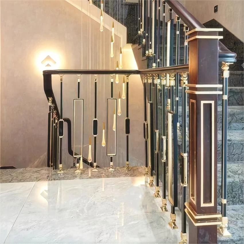 Clôture de garde-corps en aluminium plaqué or à trois éléments pour main courante d'escalier
