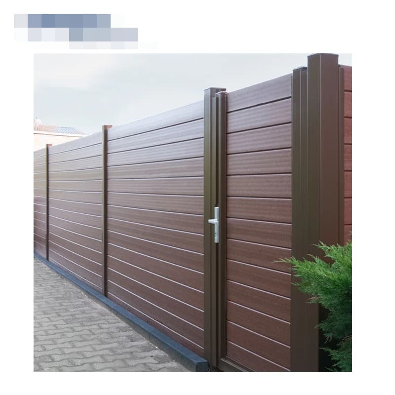 Poteau de clôture composite bois-plastique