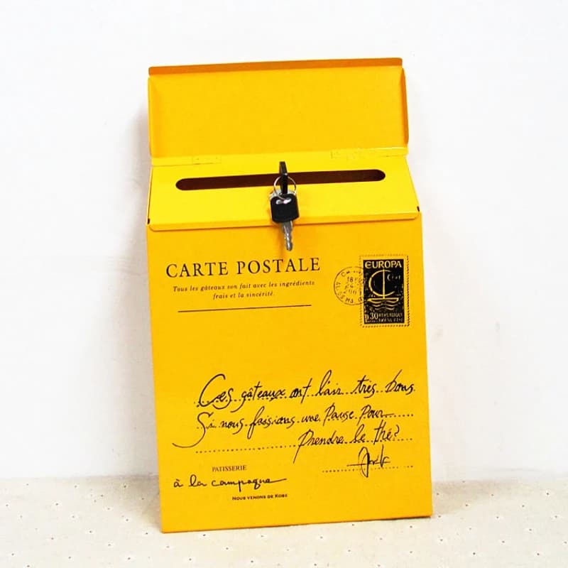 Boîte aux lettres murale suspendue