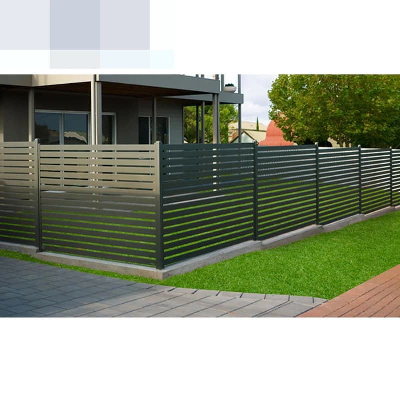 Clôture en aluminium et porte de maison