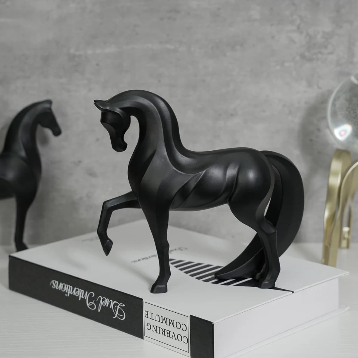 Sculpture de cheval géométrique en résine, ornement artistique, accessoires de décoration pour la maison, figurines d'animaux modernes et minimalistes pour étagère, décoration de bureau