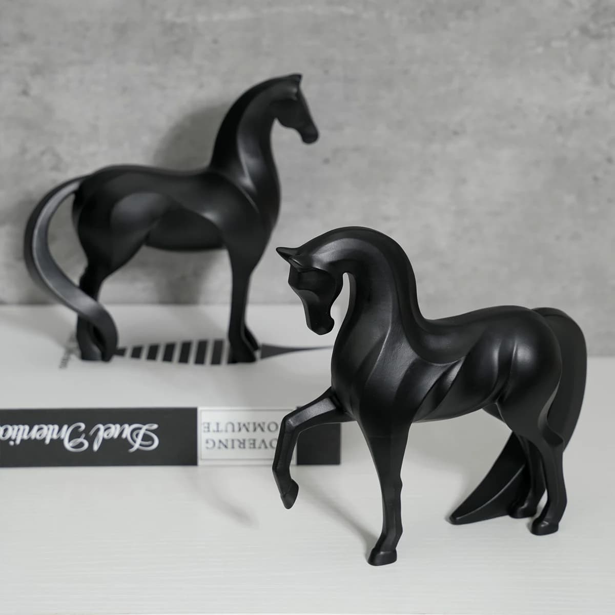 Statue de cheval géométrique en résine, artisanat moderne, figurine animale, décoration nordique pour la maison, ornement de luxe pour salon, bureau, bureau à domicile, cadeau artistique