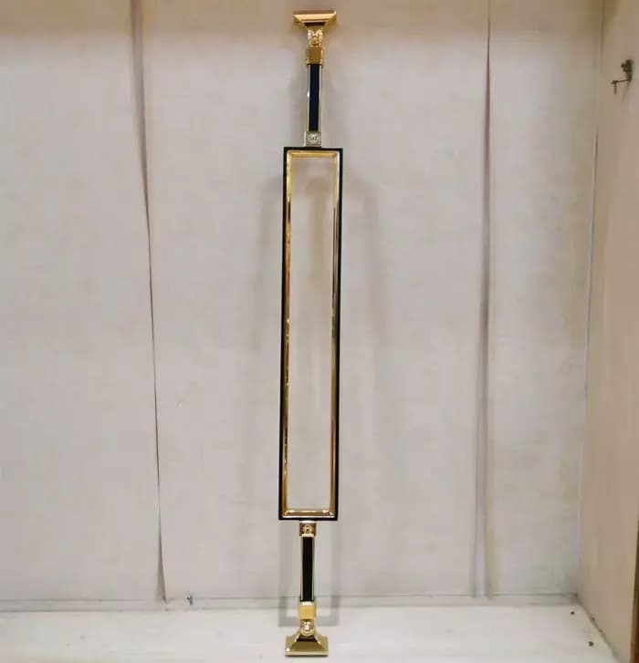Clôture de garde-corps en aluminium plaqué or à trois éléments pour main courante d'escalier