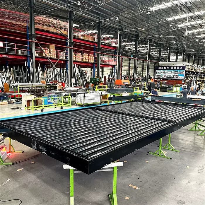 Pergola bioclimatique en aluminium