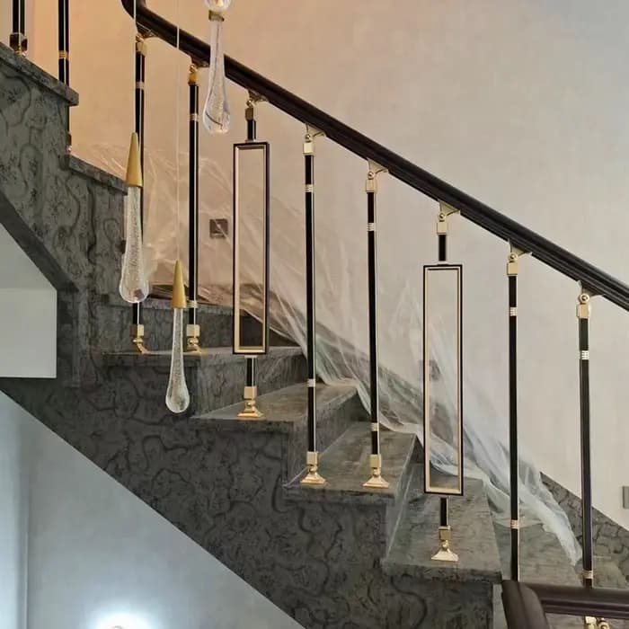 Clôture de garde-corps en aluminium plaqué or à trois éléments pour main courante d'escalier