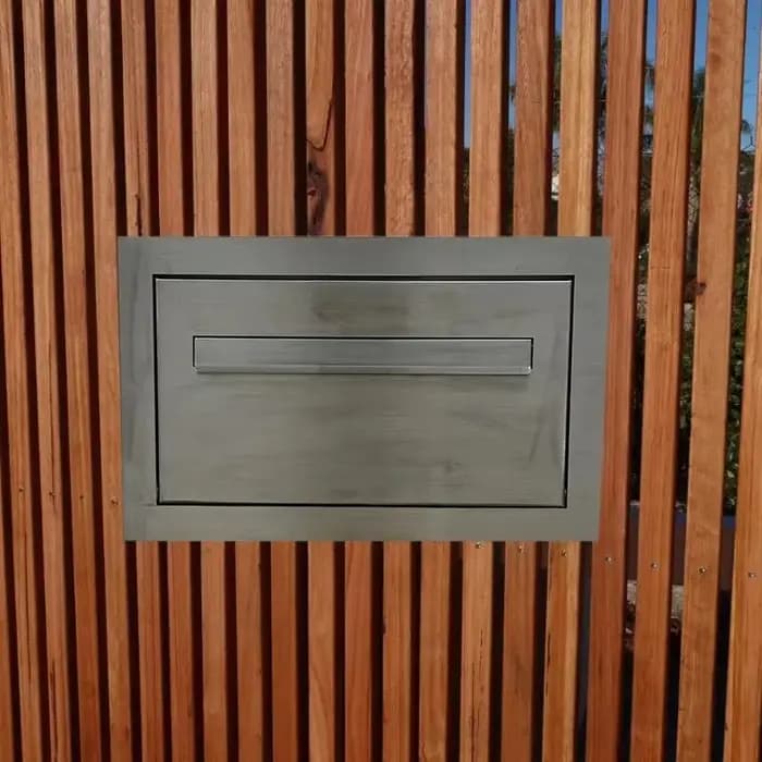 Boîte aux lettres murale autoportante en acier galvanisé