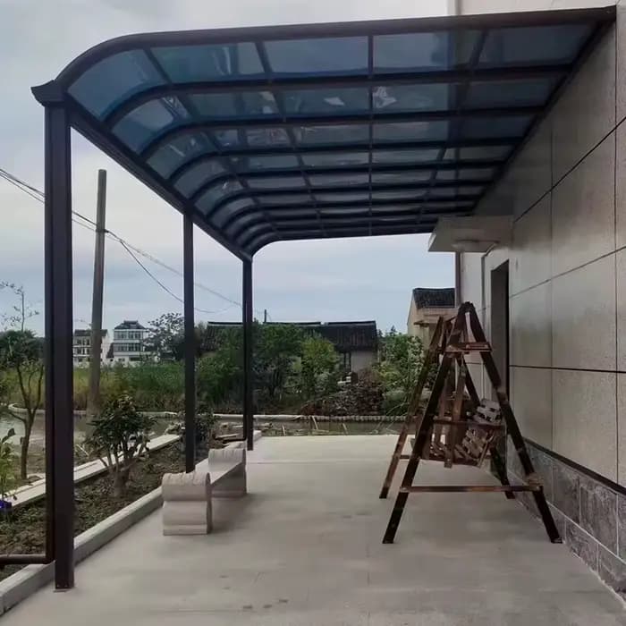 Abri de voiture en aluminium à toit polygonal avec verre isolant