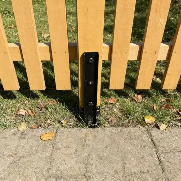 Ensemble fixation poteaux clôture durables
